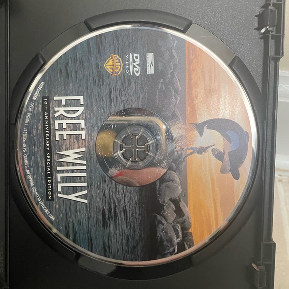 Free Willy 10th Anniversary Special Edition DVD - Picture 3 of 3